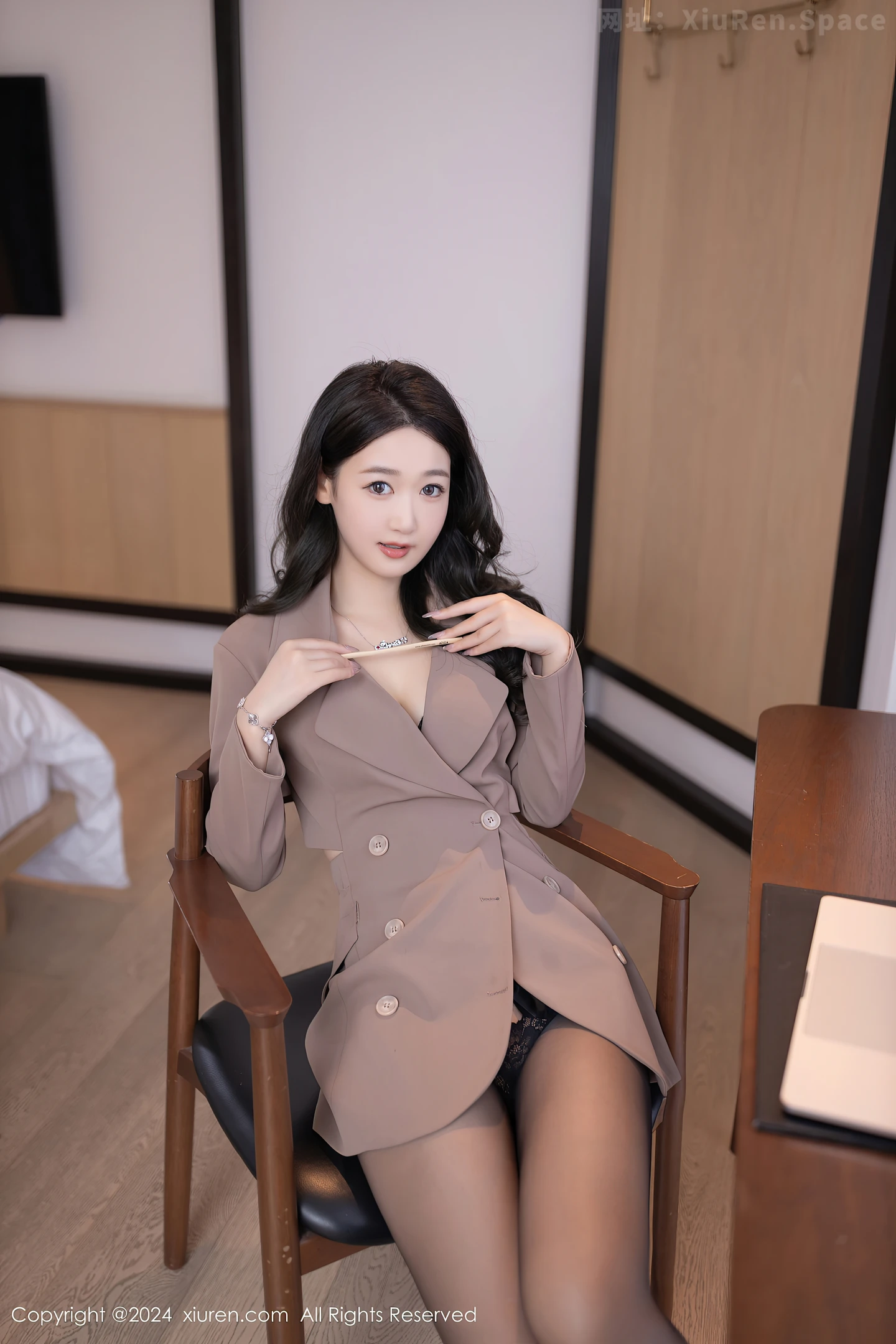 图片[6]-[XiuRen秀人网]VOL.8824 模特唐安琪性感秘书OL服饰露黑色蕾丝内衣秀曼妙身姿迷人写真83P-秀人网官方网站